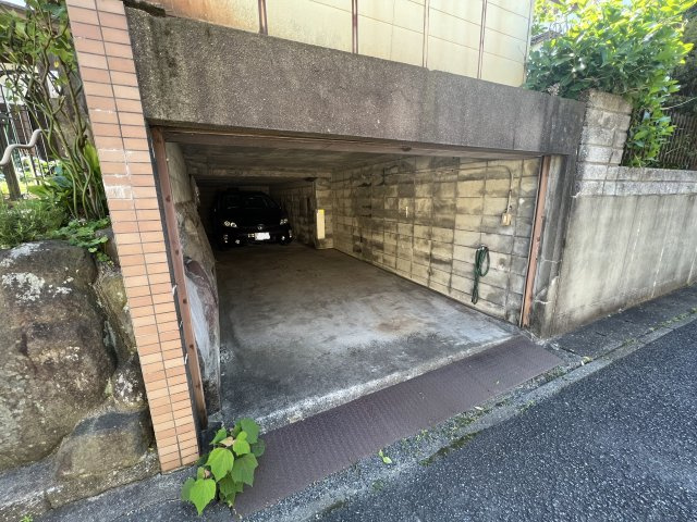 熊谷四丁目　山下邸の駐車場|約二台分止めれます♪