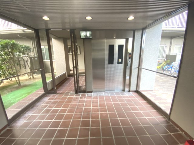 エバーグリーン門真のその他共用部分|■TVモニター付きのエレベーターです♪♪