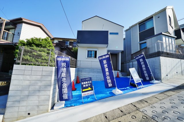 南道路面で陽当たり良好♪開放感のあるお住まい。の外観|建物は2022年2月完成です