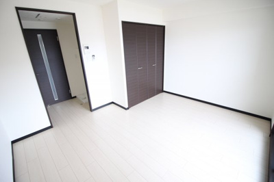 【寝室】 | レグルス阿倍野 | 洋室8帖　ゆったりとしたお部屋です♪