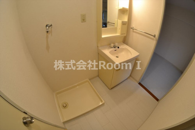 【独立洗面台】 | エクセルハイム川富 | 独立洗面台、小物を置くことができて便利です