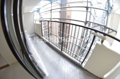 【バルコニー】 | エクセルハイム川富 | 開放的で明るい空間を演出してくれるバルコニーです