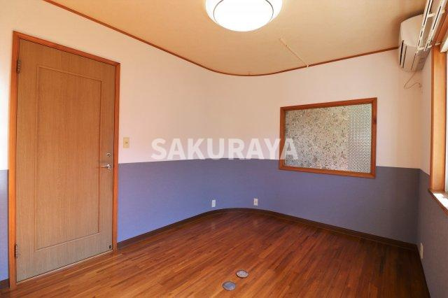 宮﨑方貸事務所住居付の洋室