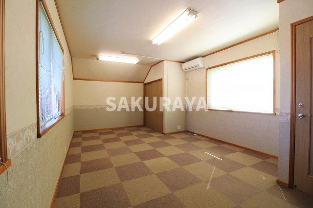 宮﨑方貸事務所住居付の洋室