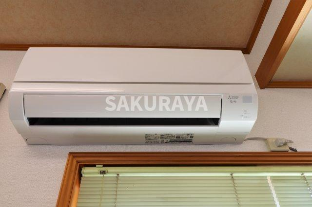 宮﨑方貸事務所住居付の設備|エアコン
