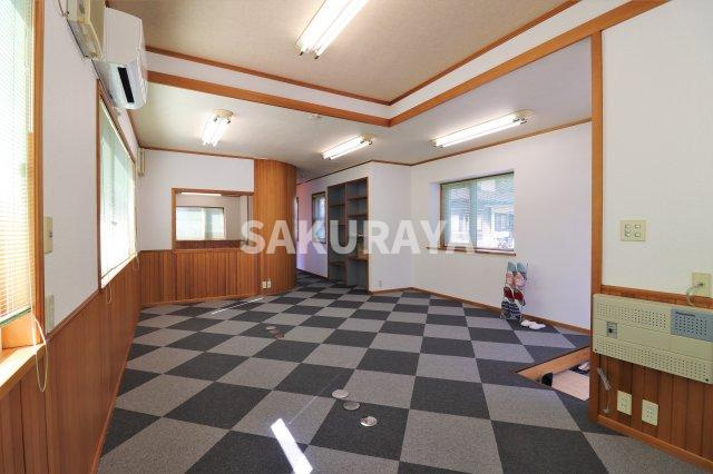 宮﨑方貸事務所住居付の内装|事務所・店舗