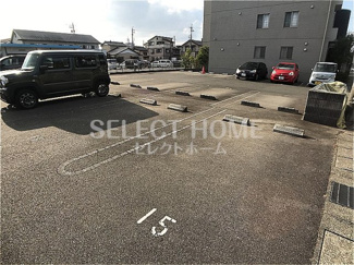 【駐車場】