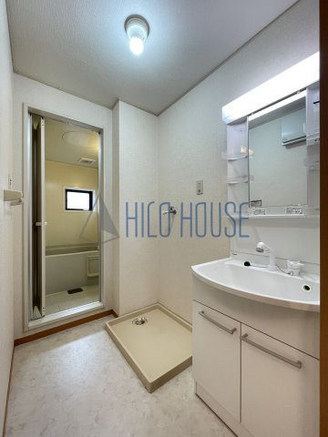 グランシャリオ(今成)の洗面所