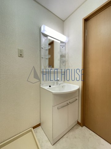 グランシャリオ(今成)の洗面所