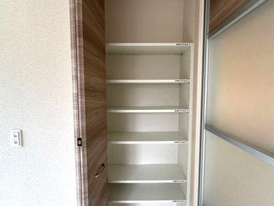 【収納】 | ル・ボア | 洋室4.5帖のお部屋にある収納スペースです！天井高の収納スペースで荷物をたっぷり収納できます！