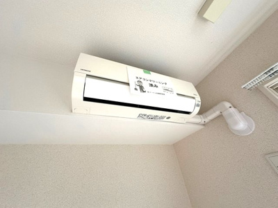 【その他共用部分】 | ル・ボア | リビングダイニングキッチンにあるエアコンです！ムシ暑い夏も肌寒い冬も快適に過ごせますね♪