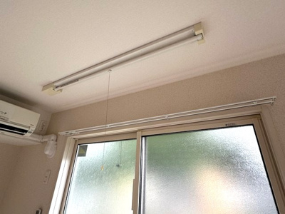 【設備】 | ル・ボア | リビングダイニングキッチンにある室内物干しです！雨の日やお出掛け時の室内干しにとても便利☆花粉や梅雨の時期に重宝しますね♪