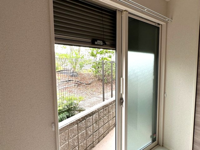 【設備】 | ル・ボア | 防犯シャッター雨戸付きなので夜やお出かけ時も安心です！雨戸は冬場の寒さ対策にもなります◎