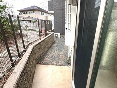 【バルコニー】 | ル・ボア | テラスは西向きです♪お昼から夕方に日が入ってきますよ～！お洗濯物を干したり、気分転換をするにもおすすめです☆