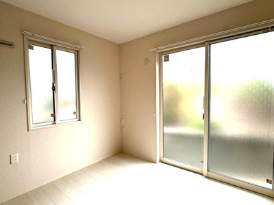 【洋室】 | ル・ボア | 西向き洋室4.5帖☆テラスに繋がる角部屋二面採光のお部屋です！洋室のお部屋はお掃除もカンタンです！