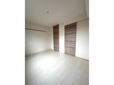 【洋室】 | ル・ボア | 洋室6帖☆こちらのお部屋にもワンステップクローゼットを完備！お洋服の多い方もお部屋が片付いて快適に過ごせますね♪