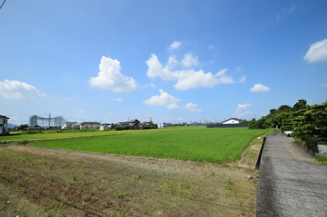 川田町東土地の前面道路含む現地写真
