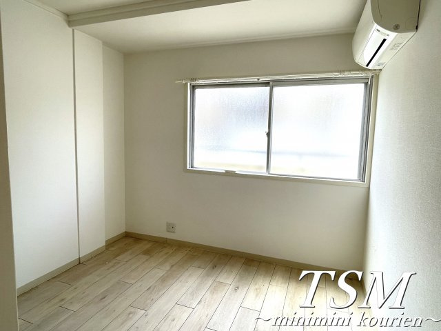 シャルマン香里の洋室