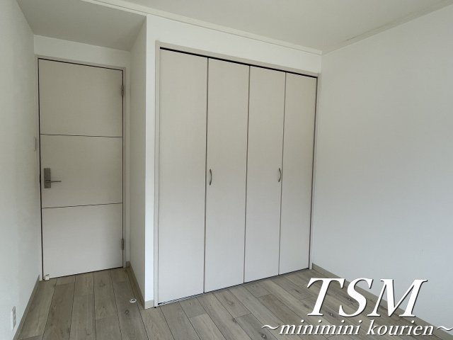 シャルマン香里の洋室