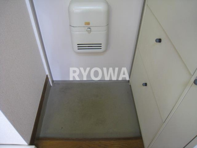 【玄関】 | ラ・フォンテ | 掲載の写真は退去前の写真となります。