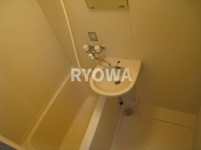 【浴室】 | ラ・フォンテ | 掲載の写真は退去前の写真となります。