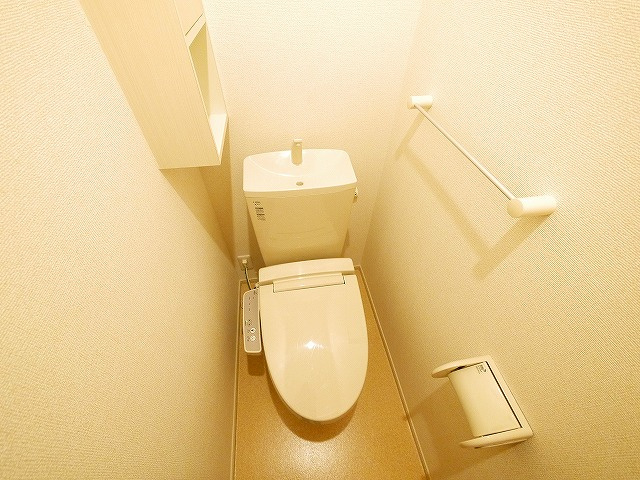 メゾン・カレントのトイレ|ゆったりとした空間のトイレです