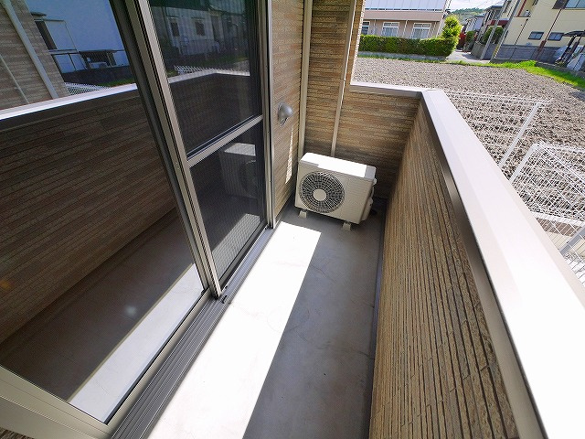 メゾン・カレントのバルコニー|お洗濯にも便利なバルコニー付き