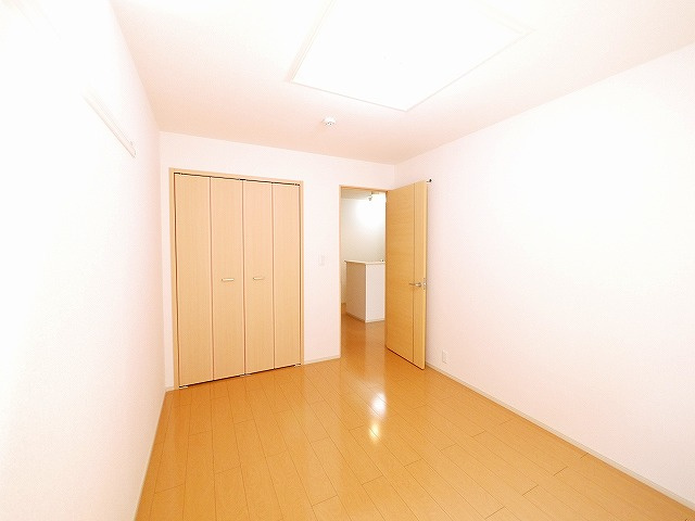 メゾン・カレントの寝室|開放的な寝室です