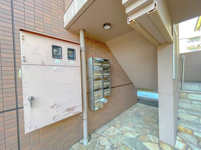 山帰来のエントランス|落ち着いたエントランスです