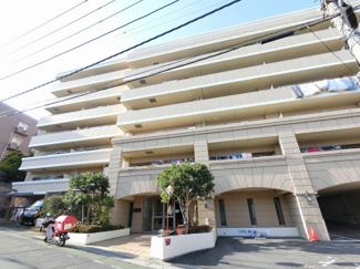 【外観】 | 総戸数８１戸、２００４年７月築、管理人は日勤勤務につき管理体制良好です♪
