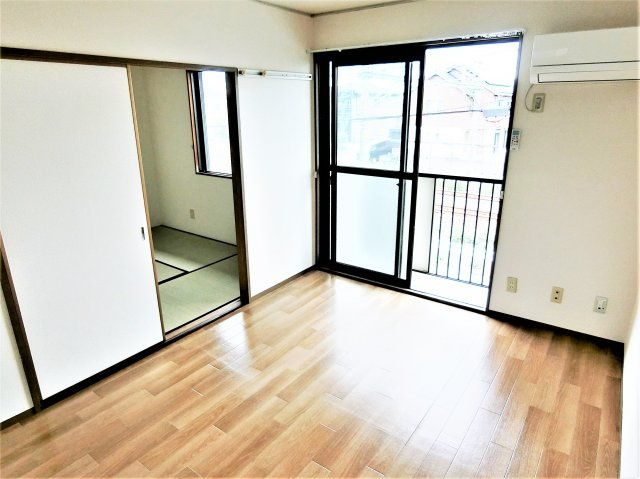 サンパティオの洋室