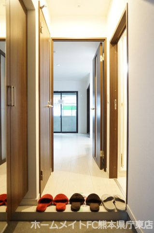 熊本市中央区米屋町２丁目の賃貸マンションの玄関