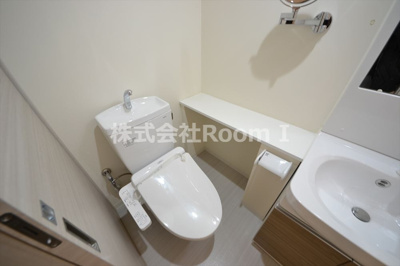 【トイレ】 | LaCASA玉造 | 落ち着いた色調のトイレです