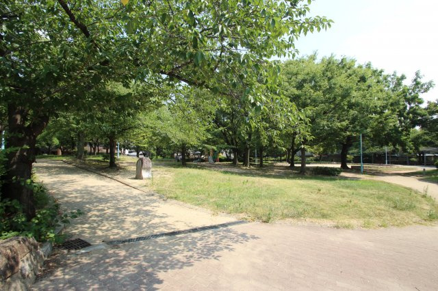 ケーズグランデ　生野東の周辺|緑豊かな公園が近くで癒されますね。