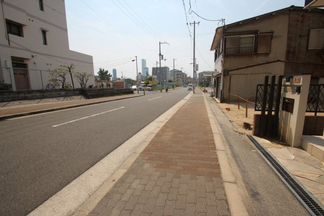 ケーズグランデ　生野東の前面道路含む現地写真|全面道路は歩道も整備されており、安心です。