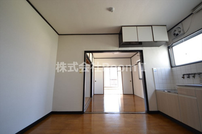 【居間・リビング】 | セイワパレス寺山公園 | ゆったり過ごせるリビングです