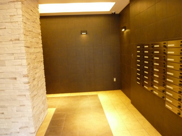 グランデージ難波西のエントランス