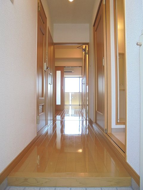 エルフィーノの玄関|収納もある玄関です