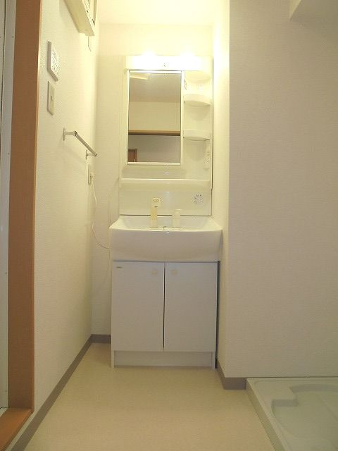 エルフィーノの独立洗面台|独立洗面化粧台が付いています