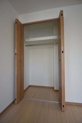 【収納】 | 杉並区高井戸西１丁目 新築戸建 | ２号棟 クローゼット　各居室に同サイズのクローゼットを設けております。