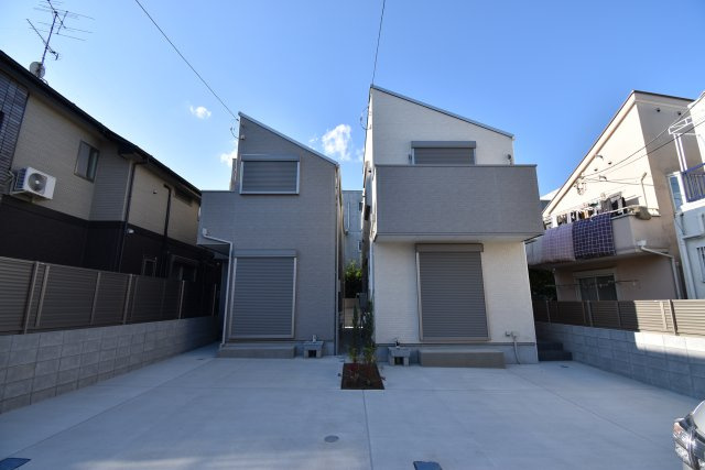 【外観】 | 杉並区高井戸西１丁目 新築戸建 | 全２棟 南東道路面で日当たり良好　１号棟(左)　２号棟(右)
