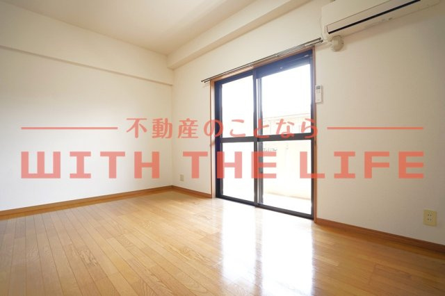 エスポワール【キャッシュバック対象物件】の居間・リビング|ゆったり過ごせる居間です