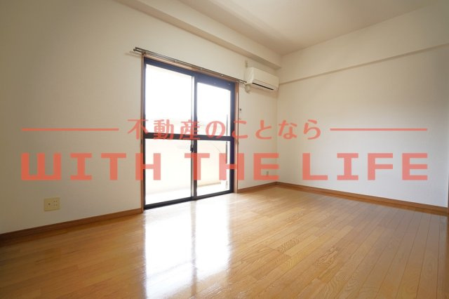 エスポワール【キャッシュバック対象物件】の居間・リビング|こちらのリビングで趣味の時間をお楽しみください