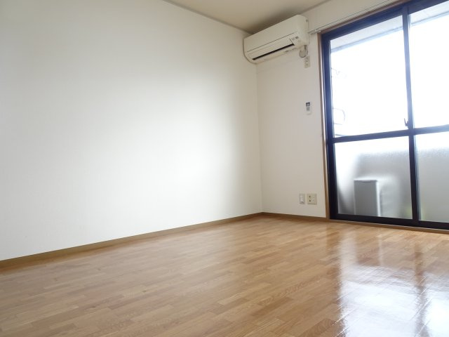 セジュール長松の洋室