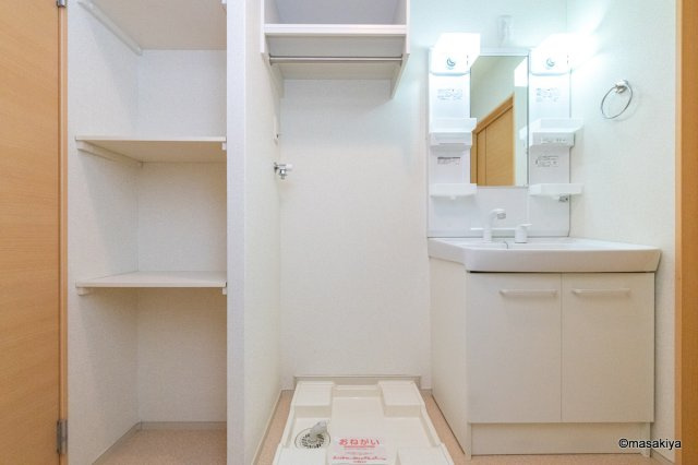 メゾンシュクレⅡの洗面所|洗面・脱衣　シャンプードレッサー付き。