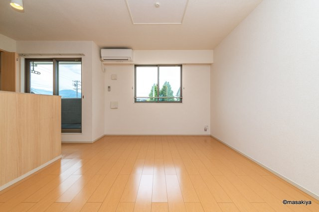 メゾンシュクレⅡの居間・リビング