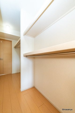 メゾンシュクレⅡの収納|収納　ウォークスルークローゼット