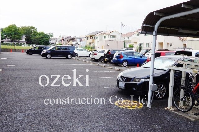 ヴィバーチェ武里の駐車場