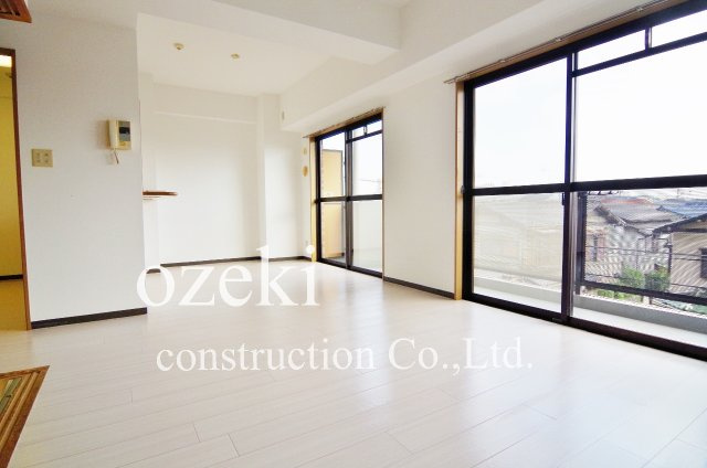 ヴィバーチェ武里の居間・リビング