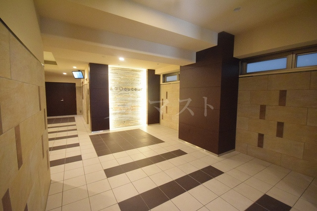 アーバンフラッツ心斎橋のロビー